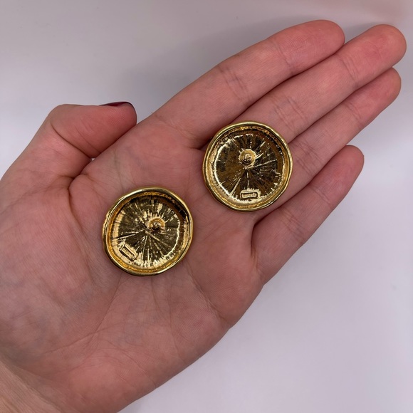 Vintage Napier Gold-Tone Textured Weave Round Disc Earrings - Picture 3 of 4